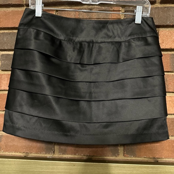 🛍️ cute little black mini skirt with excellent condition. - Picture 4 of 7